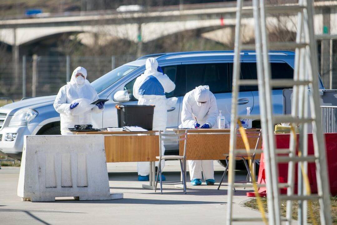Mobilūs COVID-19 patikros punktai dėl reagentų trūkumo dirbs iki pietų 