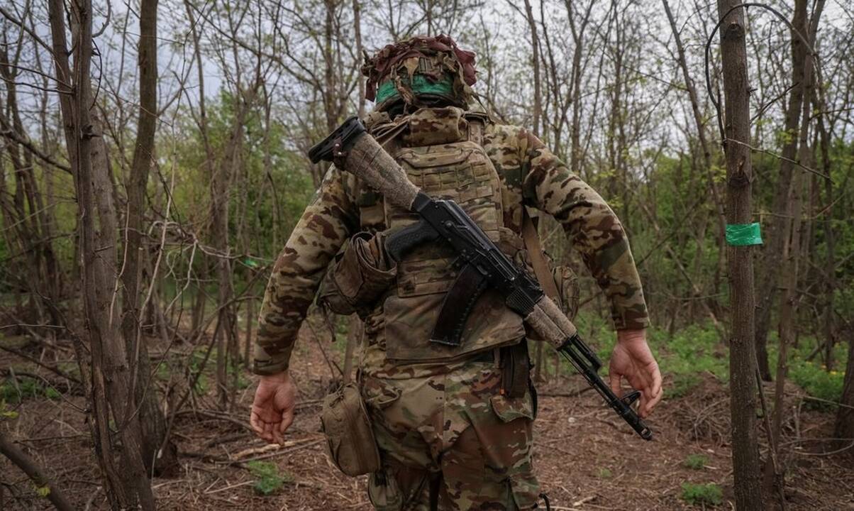Ukraina sustabdo konsulinių paslaugų teikimą šaukiamojo amžiaus vyrams
