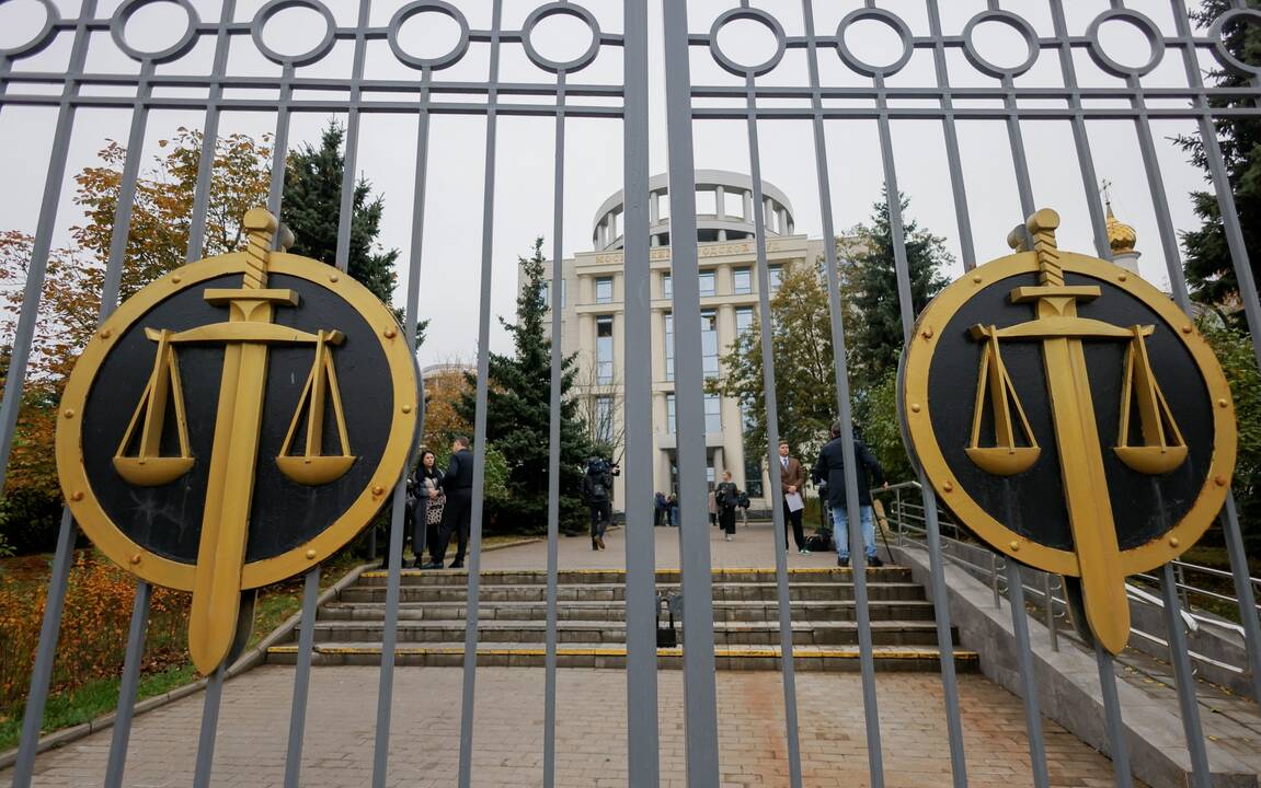 Rusija skyrė ilgas bausmes dviem vyrams, kaltinamiems pagalba Ukrainos kariuomenei