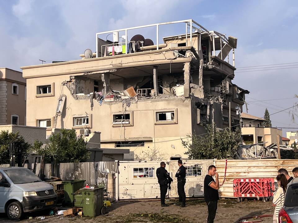 Per raketų smūgį Izraelio centrinėje dalyje sužeista 19 žmonių