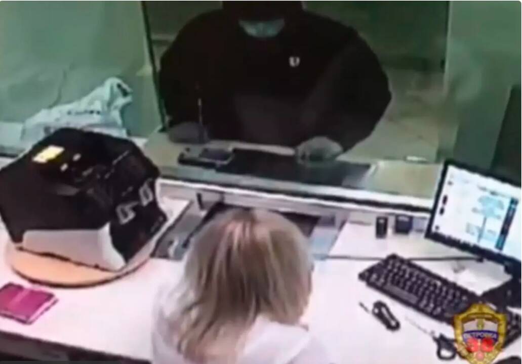 Maskvoje banko plėšikas išsigando kasininkės ir pabėgo