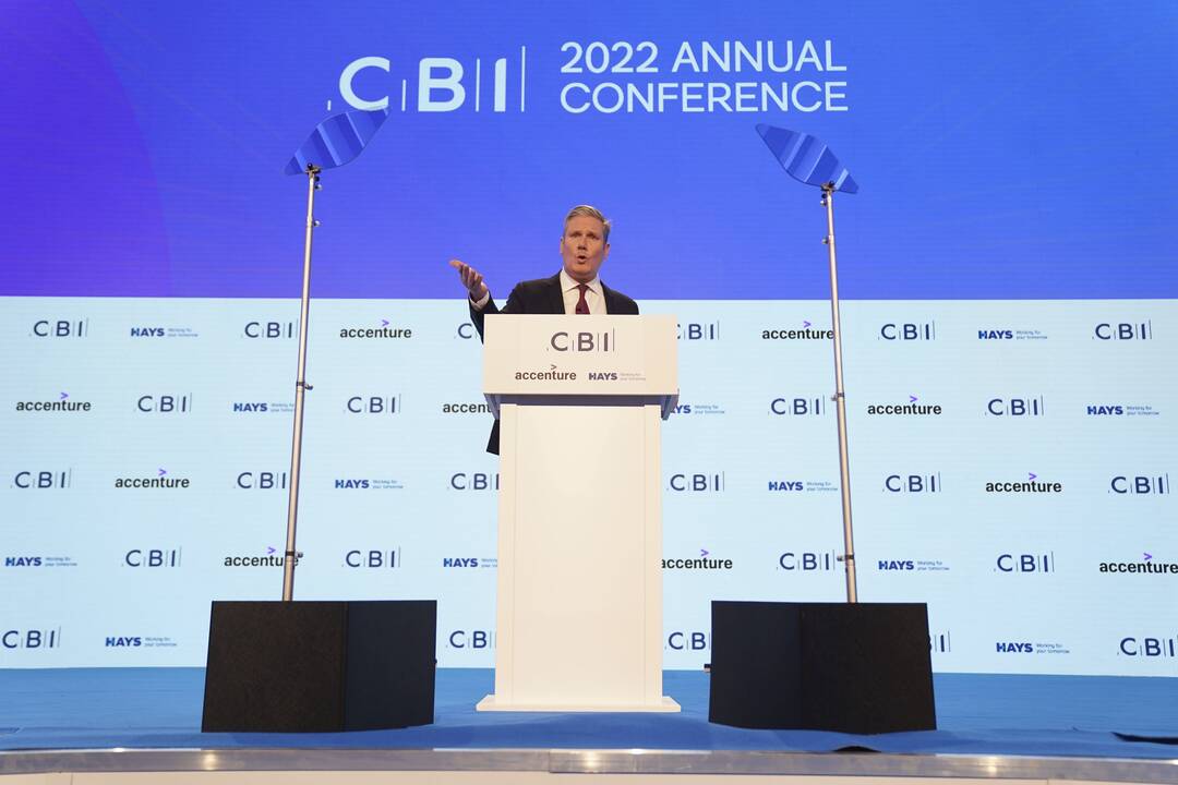Į skandalą įsivėlusi JK verslo lobistų organizacija CBI atlaikė balsavimą dėl išlikimo