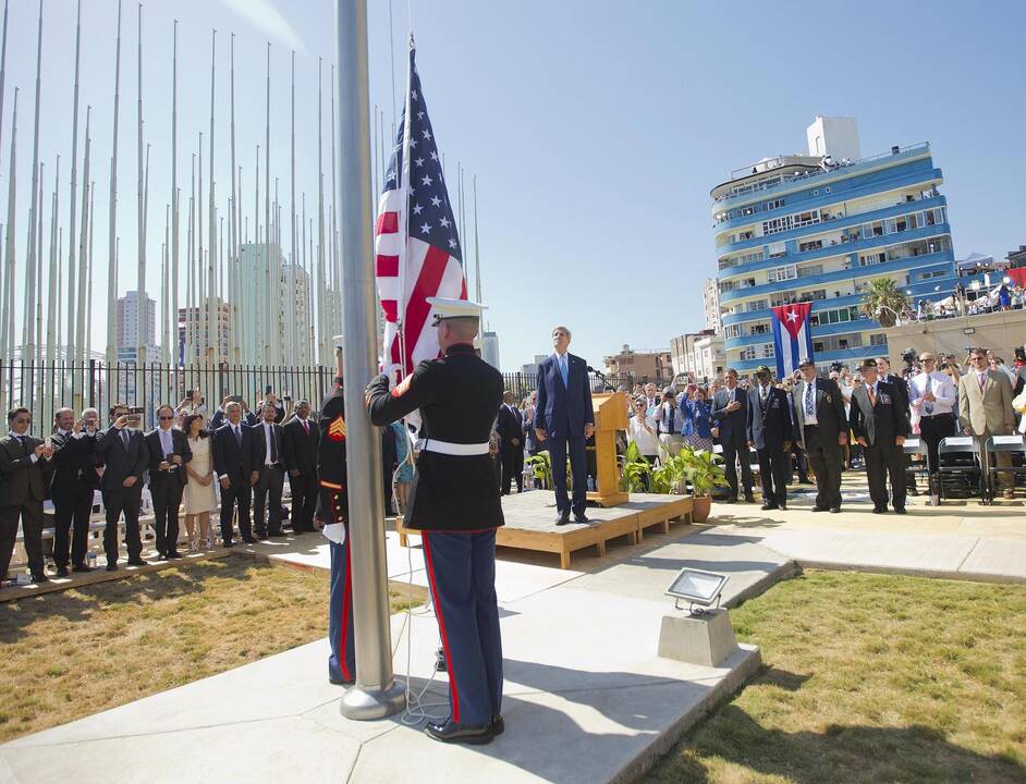 Virš JAV ambasados Kuboje iškelta Amerikos vėliava