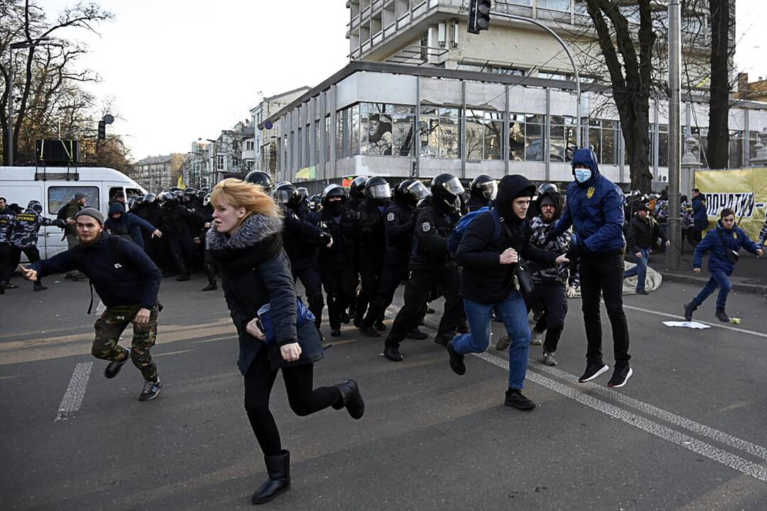 Kijeve protestuotojai susirėmė su policija