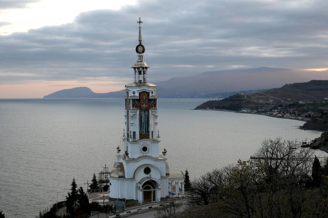 Estija atšaukia anglų kalbos vadovėlį, kuriame Krymas priskirtas Rusijai