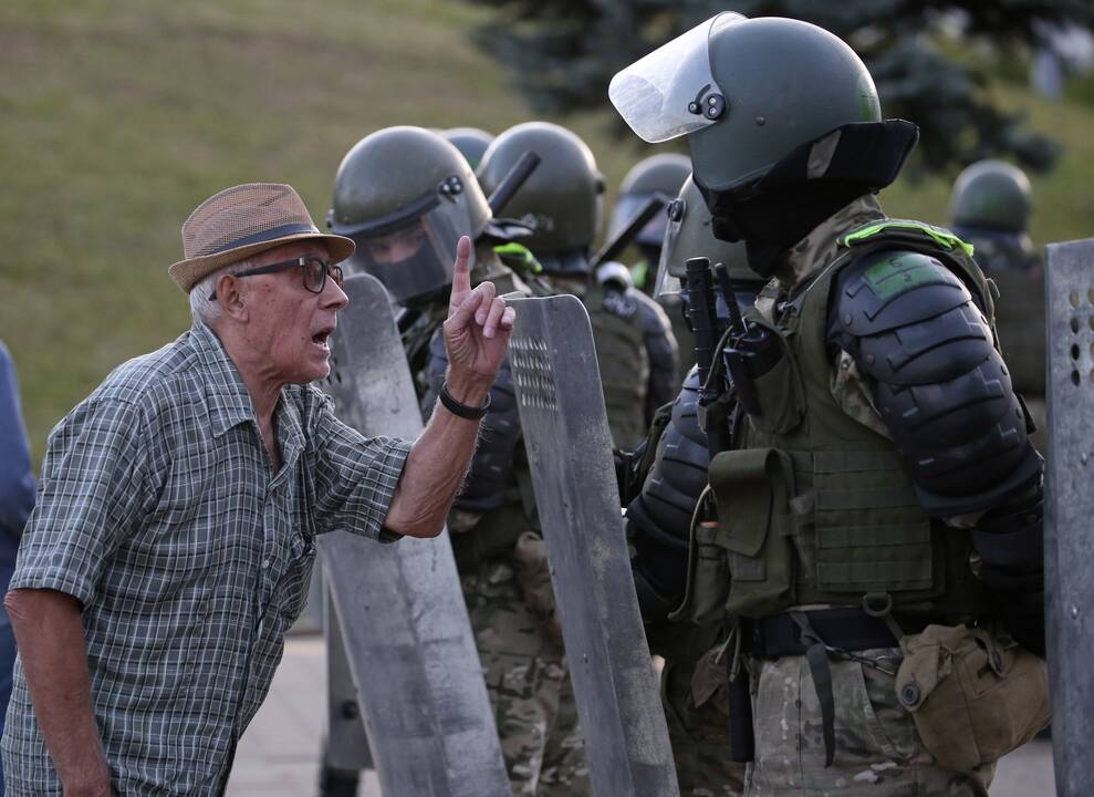 Minske atsinaujino milicijos ir opozicijos protestuotojų susirėmimai