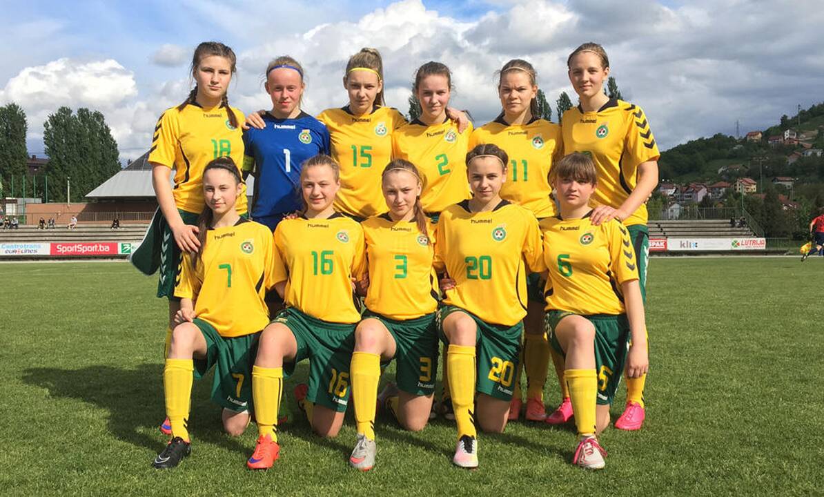 Lietuvos septyniolikmetės futbolininkės nusileido Bosnijai ir Hercegovinai