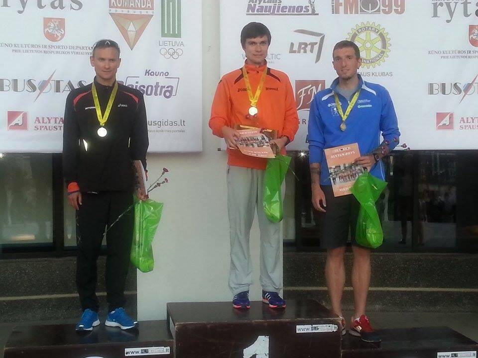Marius Žiūkas (viduryje)
