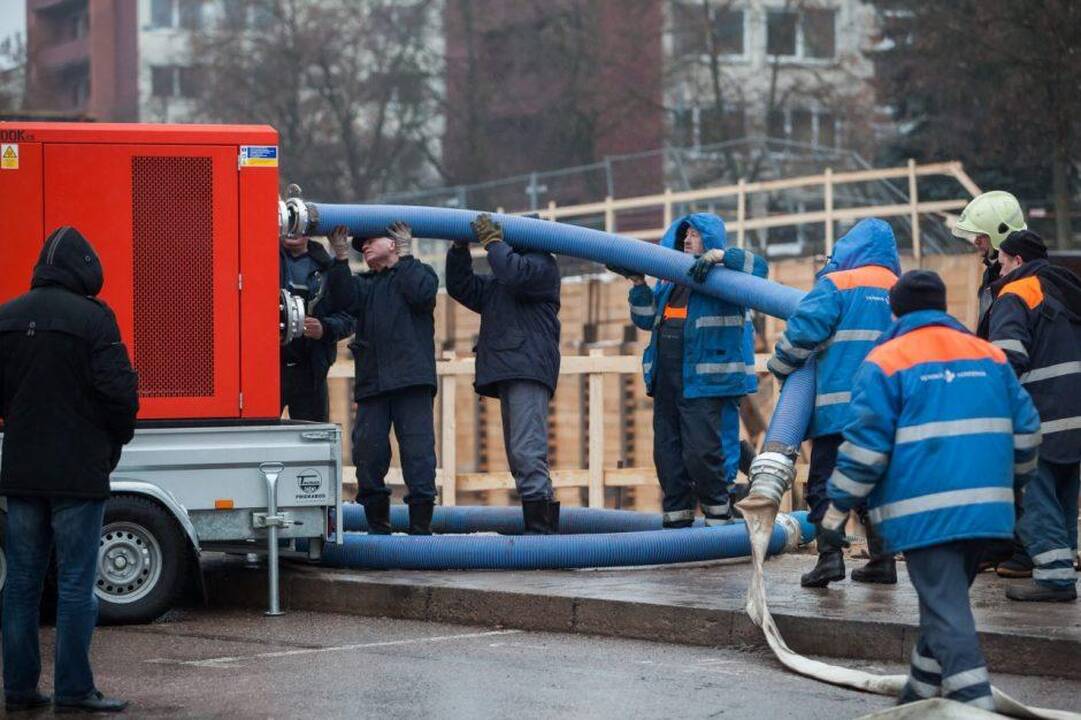 Meras: nutrauktų vamzdžių atstatymo darbai gali būti baigti šeštadienio vakarą