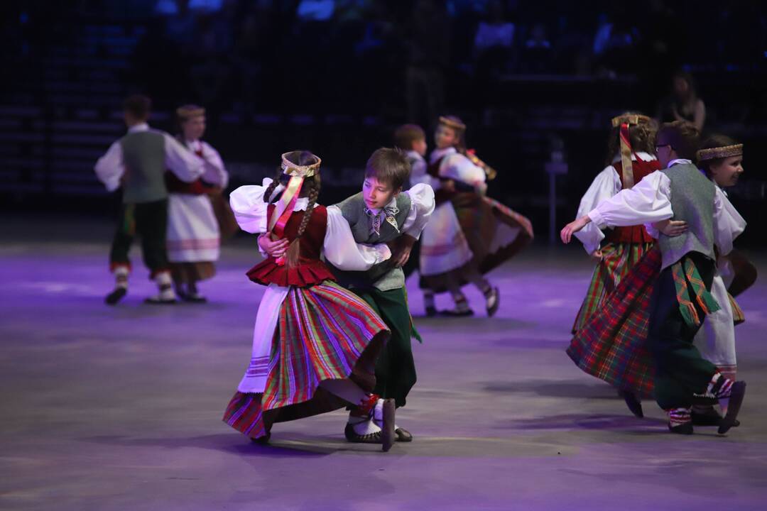 Kauno „Žalgirio“ arenoje – dainų ir šokių šventė