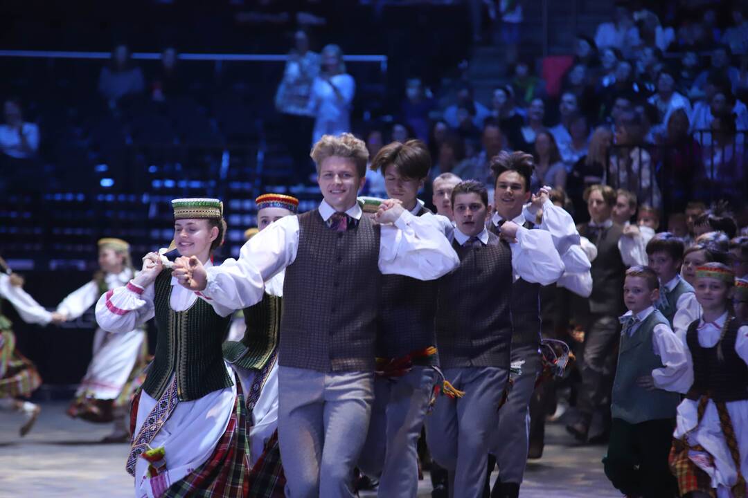 Kauno „Žalgirio“ arenoje – dainų ir šokių šventė