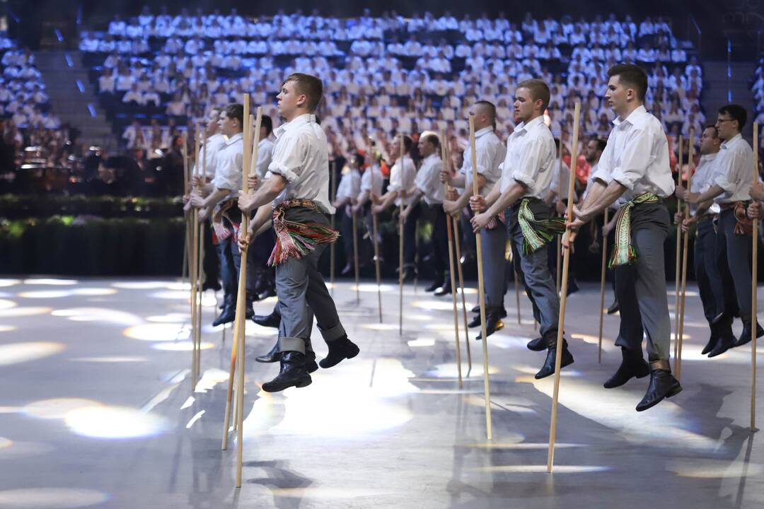 Kauno „Žalgirio“ arenoje – dainų ir šokių šventė