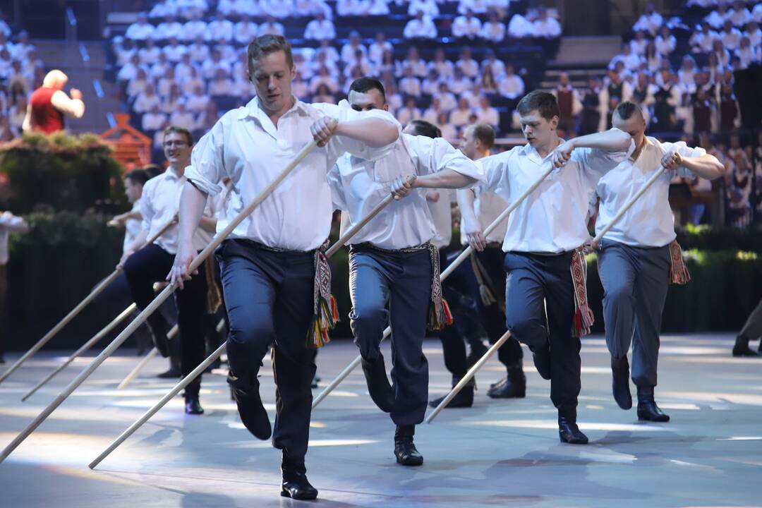 Kauno „Žalgirio“ arenoje – dainų ir šokių šventė