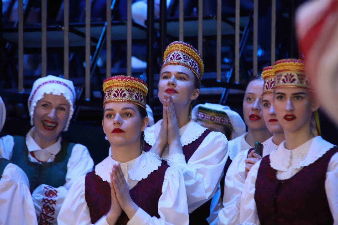 Kauno „Žalgirio“ arenoje – dainų ir šokių šventė