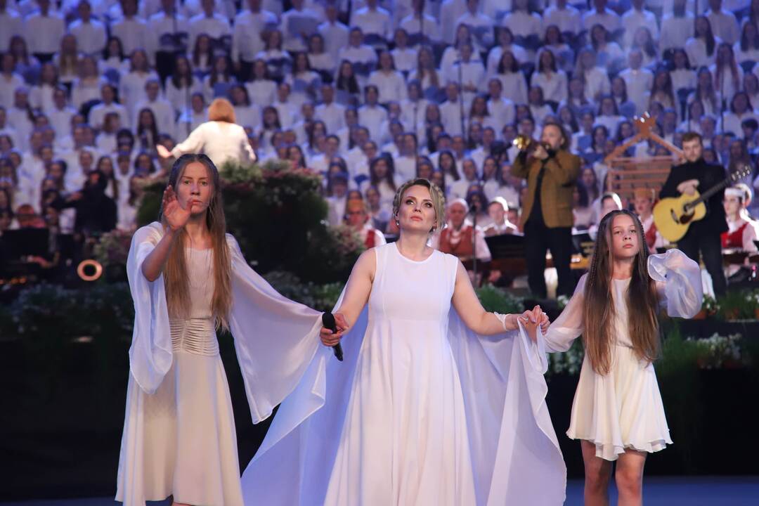 Kauno „Žalgirio“ arenoje – dainų ir šokių šventė