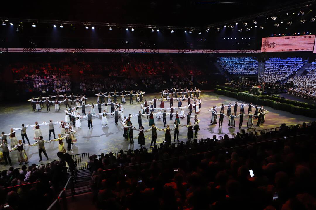 Kauno „Žalgirio“ arenoje – dainų ir šokių šventė