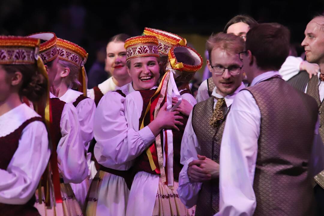 Kauno „Žalgirio“ arenoje – dainų ir šokių šventė