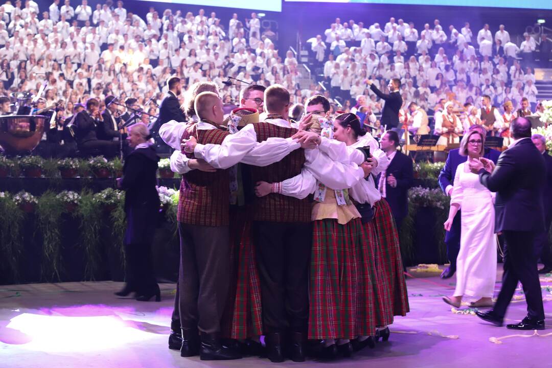 Kauno „Žalgirio“ arenoje – dainų ir šokių šventė