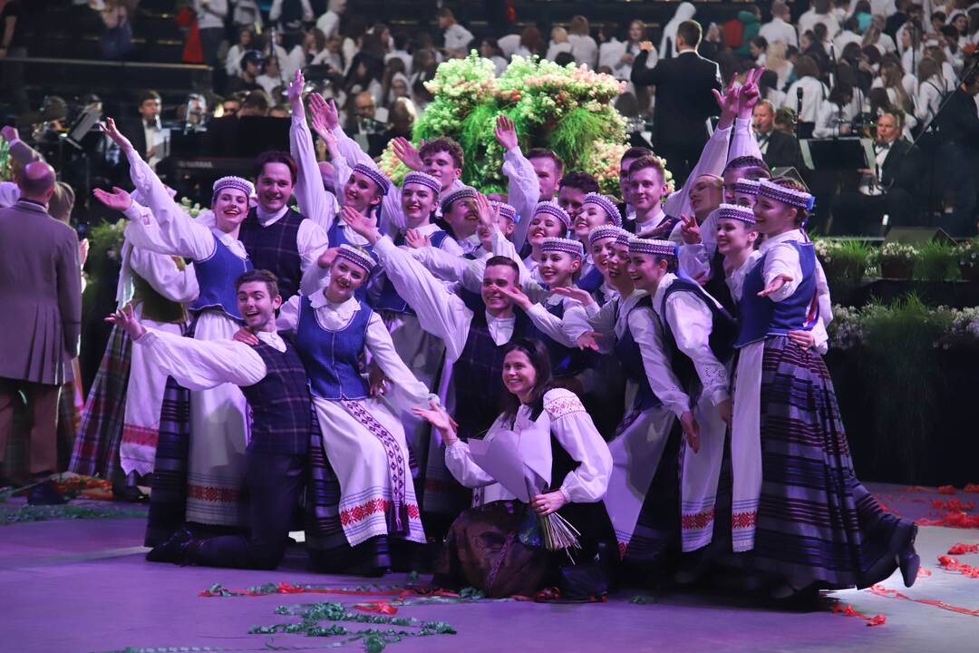 Kauno „Žalgirio“ arenoje – dainų ir šokių šventė