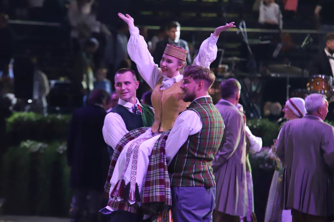 Kauno „Žalgirio“ arenoje – dainų ir šokių šventė
