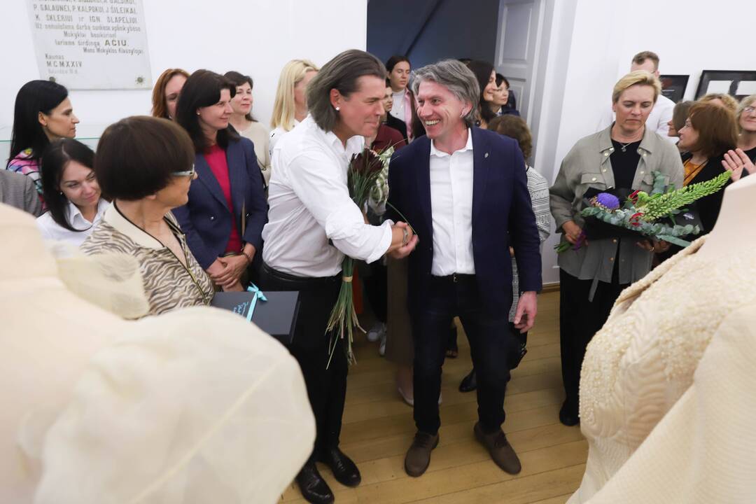 J. Statkevičius sugrįžo į Pelėdų kalną su aukštosios mados ir teatro kostiumų paroda