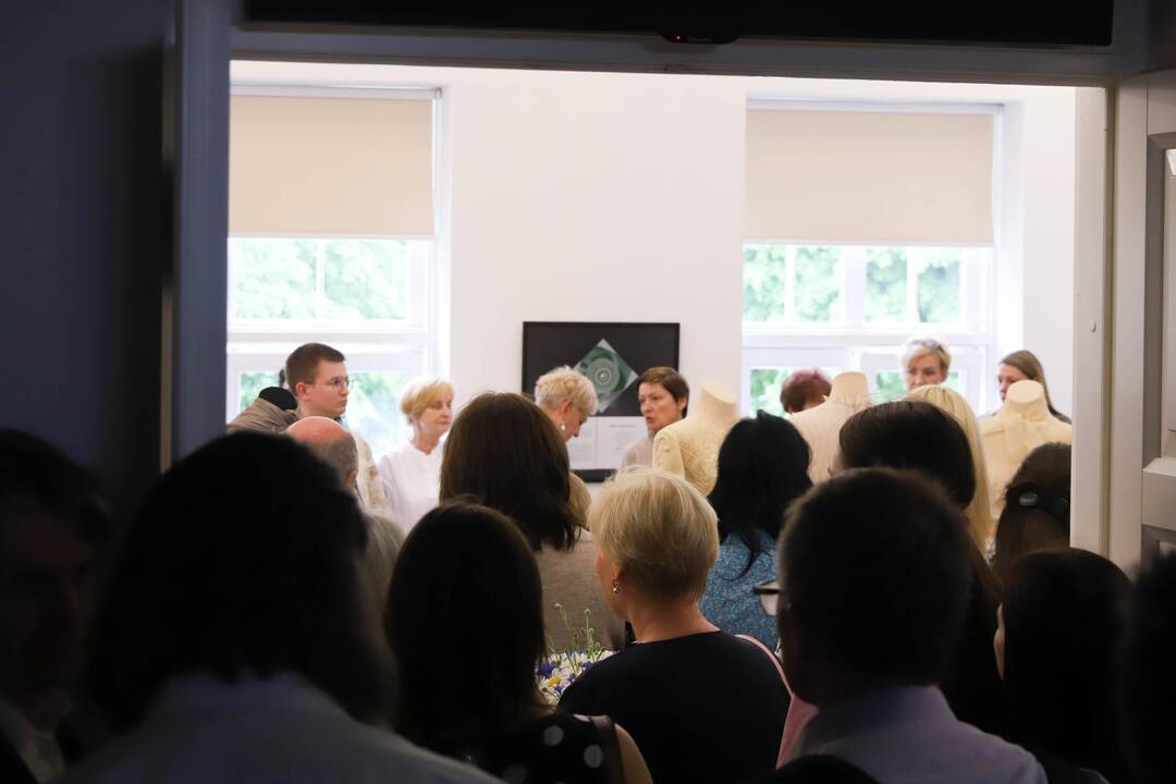 J. Statkevičius sugrįžo į Pelėdų kalną su aukštosios mados ir teatro kostiumų paroda