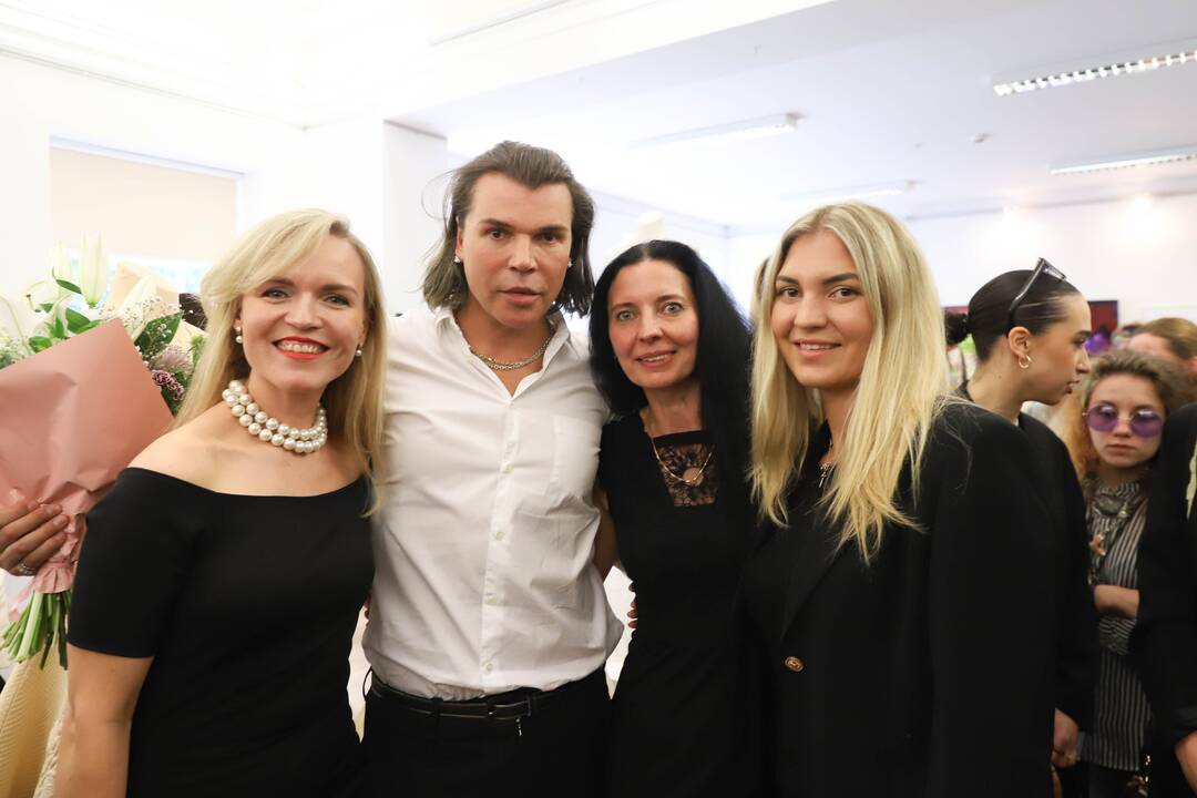 J. Statkevičius sugrįžo į Pelėdų kalną su aukštosios mados ir teatro kostiumų paroda