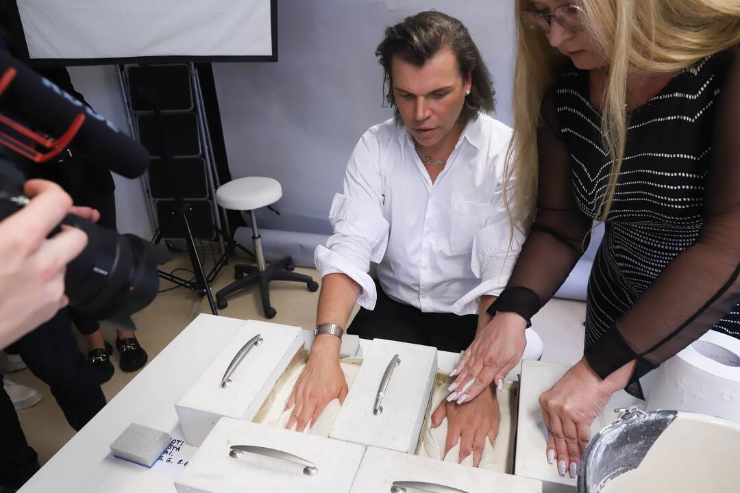 J. Statkevičius sugrįžo į Pelėdų kalną su aukštosios mados ir teatro kostiumų paroda