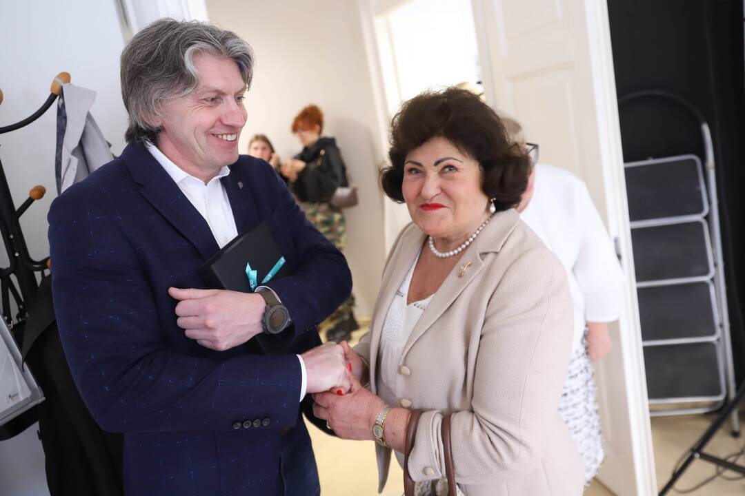 J. Statkevičius sugrįžo į Pelėdų kalną su aukštosios mados ir teatro kostiumų paroda