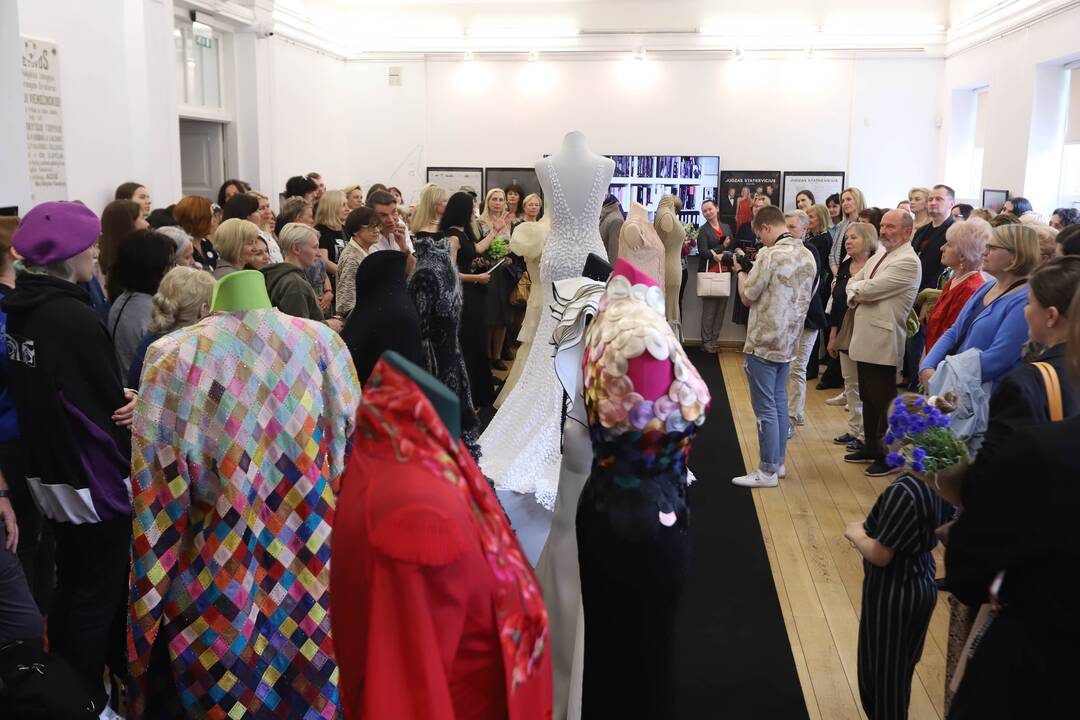 J. Statkevičius sugrįžo į Pelėdų kalną su aukštosios mados ir teatro kostiumų paroda