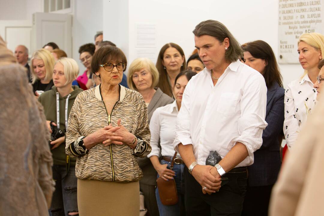 J. Statkevičius sugrįžo į Pelėdų kalną su aukštosios mados ir teatro kostiumų paroda