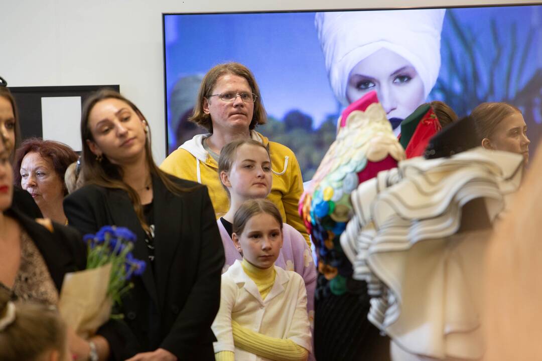 J. Statkevičius sugrįžo į Pelėdų kalną su aukštosios mados ir teatro kostiumų paroda