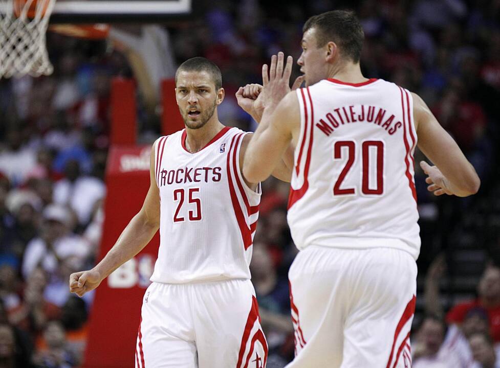 NBA lygos rungtynėse D. Motiejūnas pirmą kartą pasižymėjo dvigubu dubliu