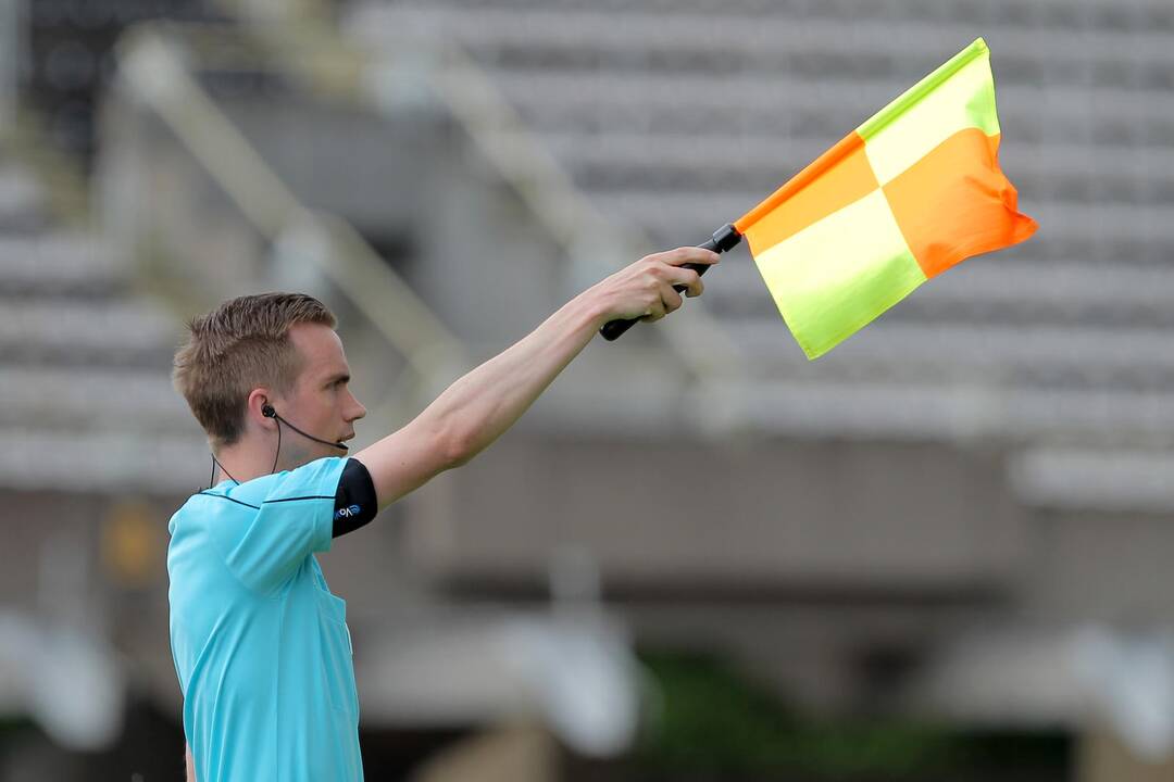 Futbolo pirmenybėse – rezultatų sūpuoklė