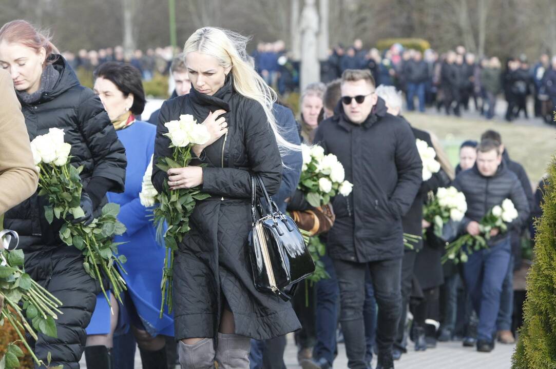 I. Strazdauskaitės laidotuvės