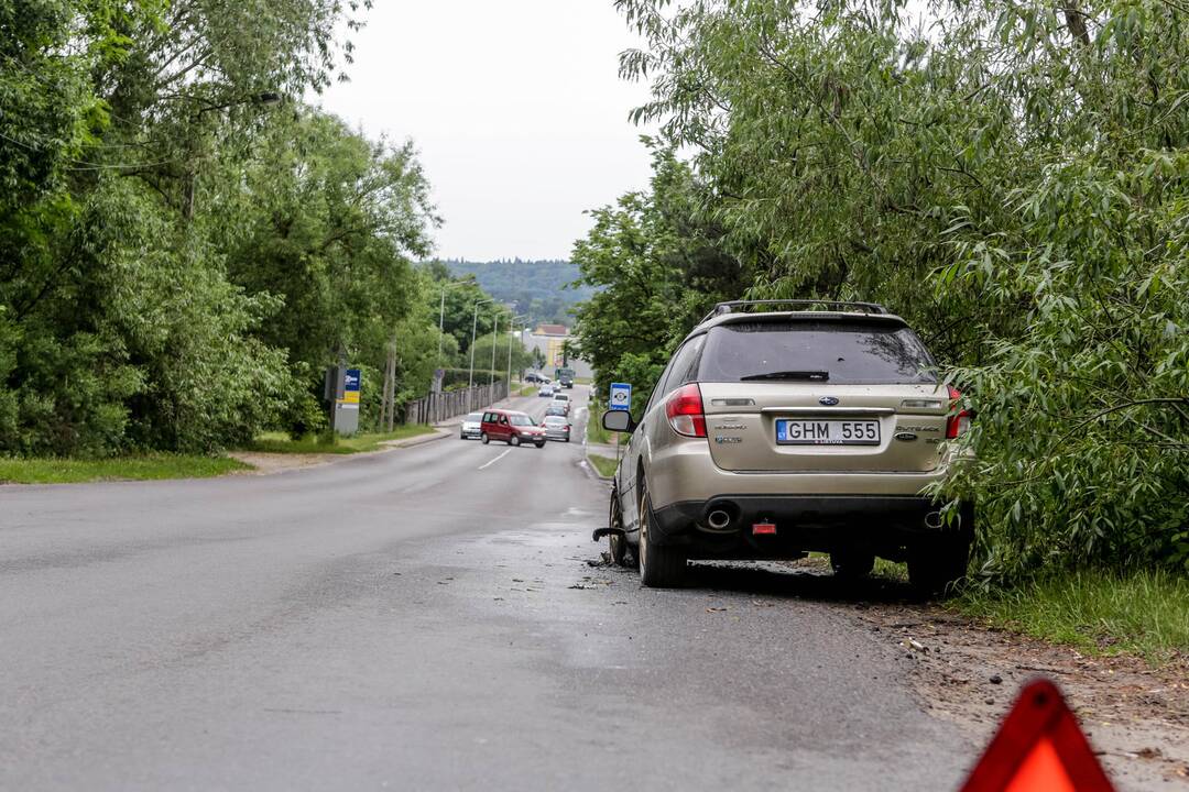 Raudondvario pl. atvira liepsna degė automobilis