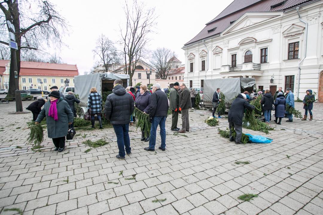  Akcija "Parsinešk Kalėdas į savo namus"