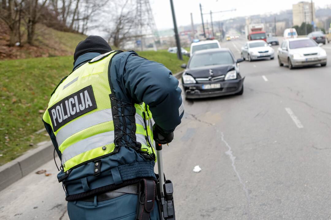 Trijų automobilių avarija Nuokalnės g.