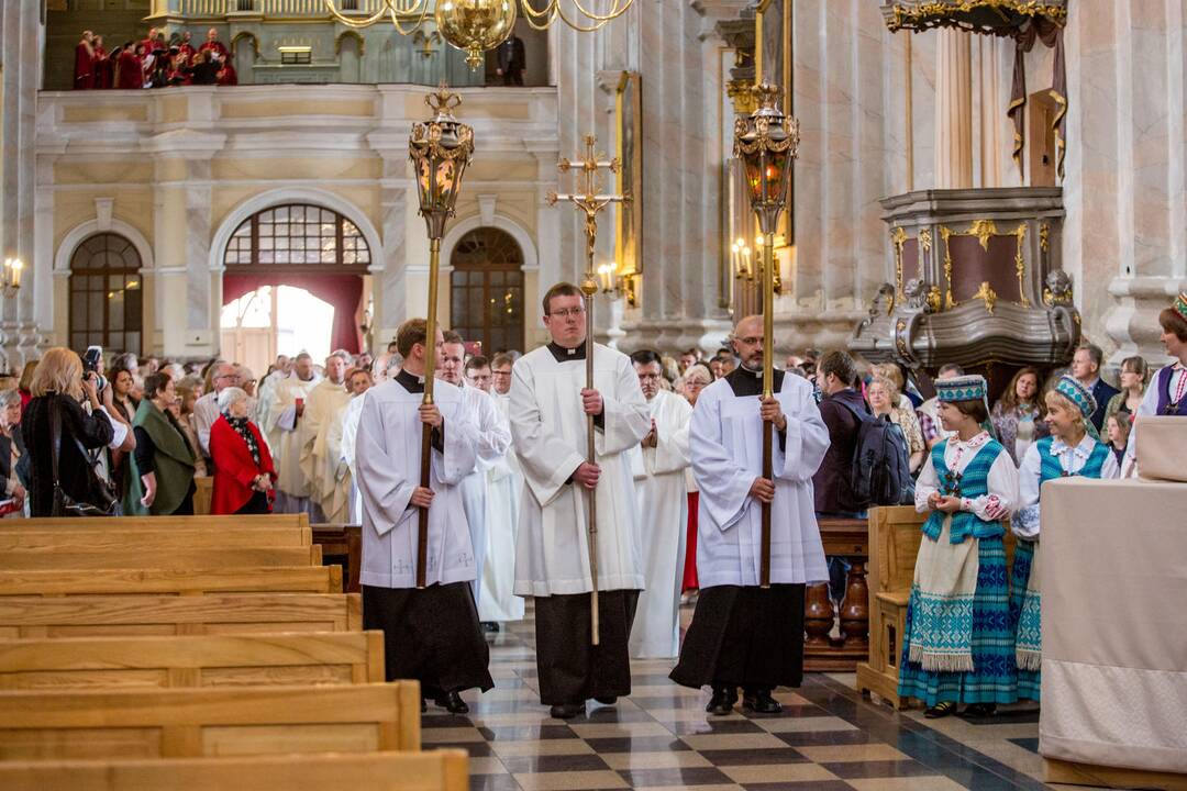 Diakonų išventinimas Kaune