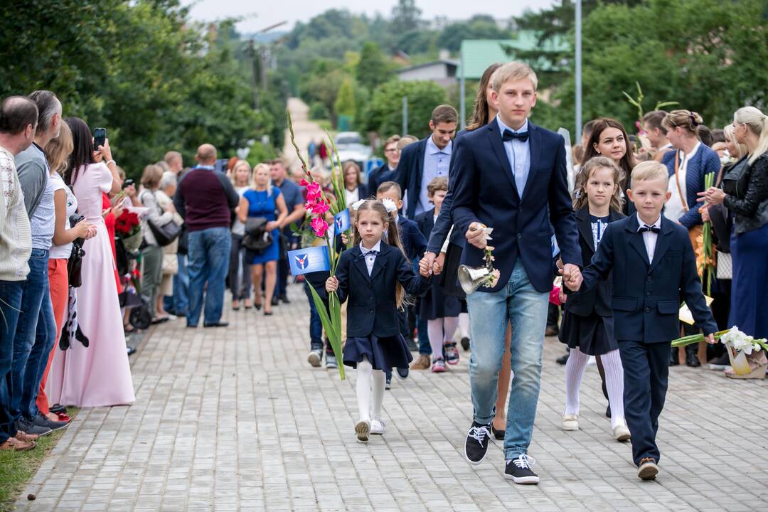 Atidaryta rekonstruota Domeikavos gimnazija