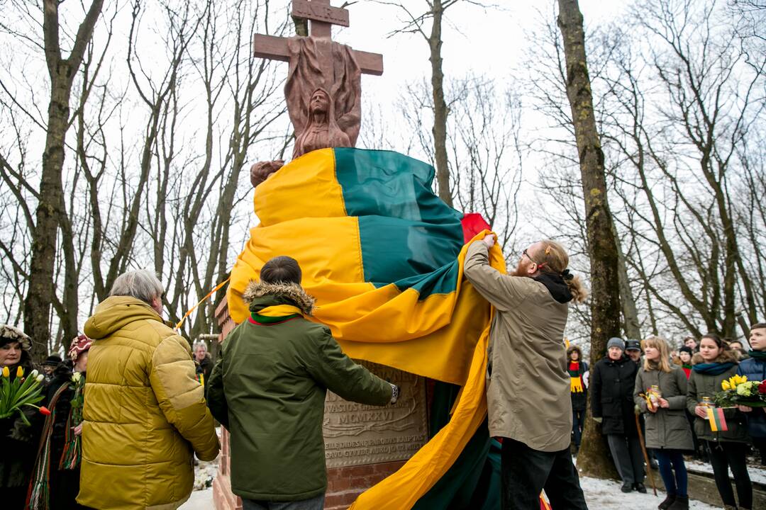 Aleksoto kapinėse iškilmingai atidengta „Pieta“