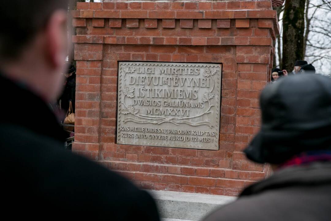 Aleksoto kapinėse iškilmingai atidengta „Pieta“