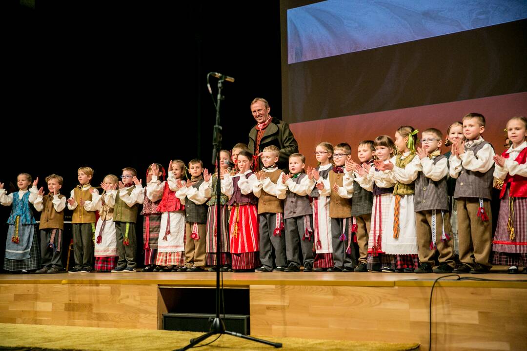 Įteikti Kauno rajono garbės ženklai, sukurta instaliacija "Degame Lietuvai"