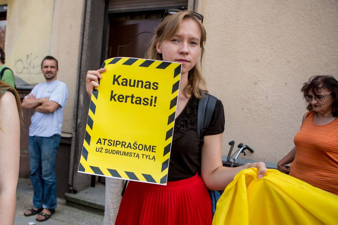 Protestas Miško gatvėje dėl kertamų medžių 