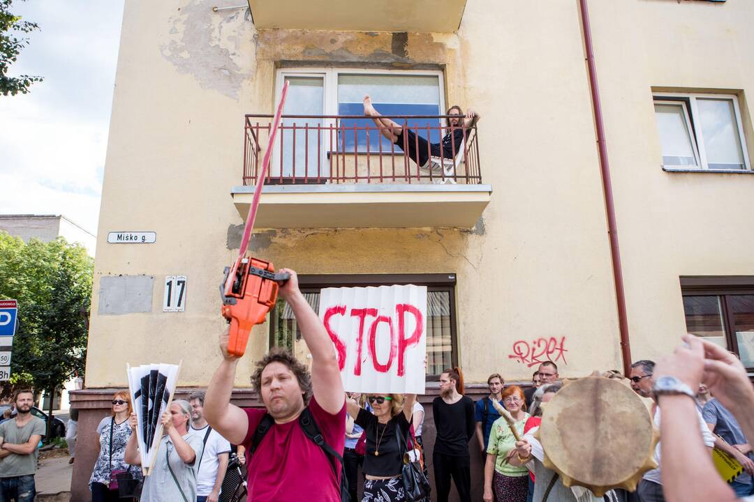 Protestas Miško gatvėje dėl kertamų medžių 