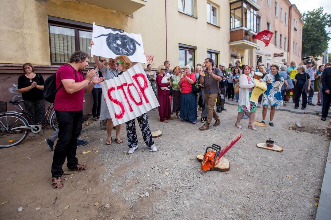 Protestas Miško gatvėje dėl kertamų medžių 