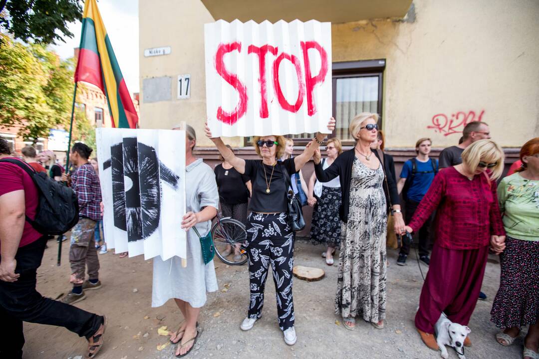 Protestas Miško gatvėje dėl kertamų medžių 