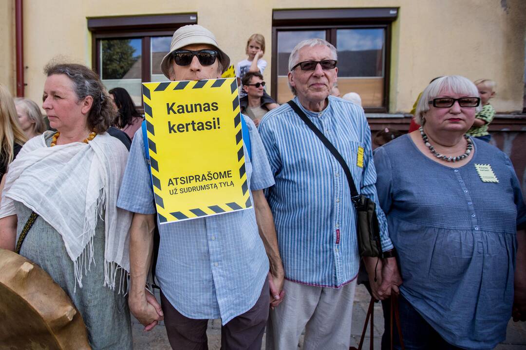 Protestas Miško gatvėje dėl kertamų medžių 