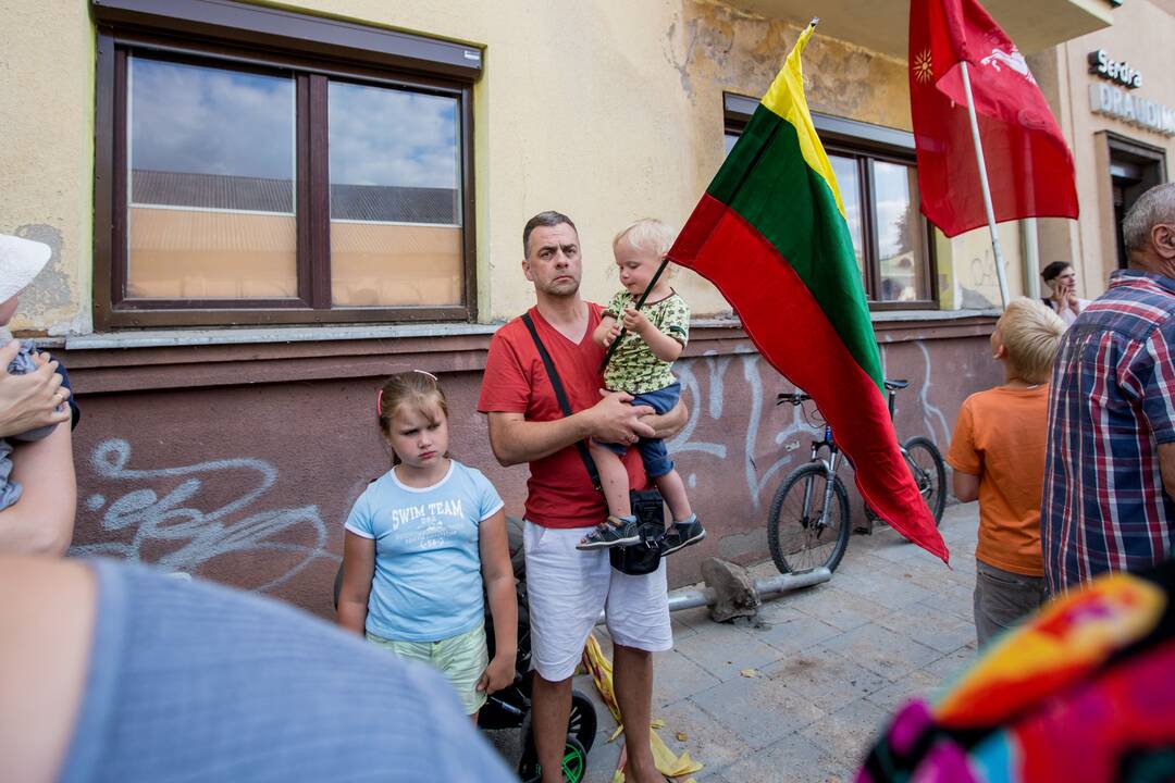 Protestas Miško gatvėje dėl kertamų medžių 