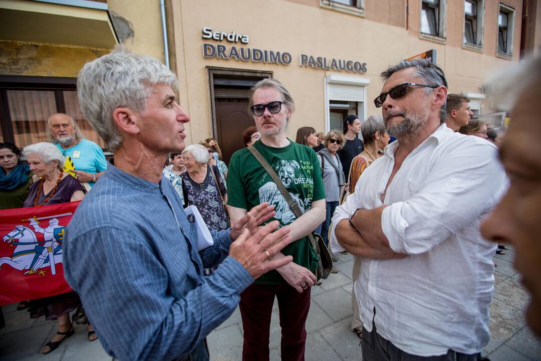 Protestas Miško gatvėje dėl kertamų medžių 